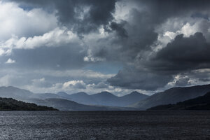 Storm boven een Schotse loch