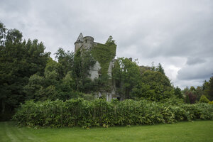 Kasteel omgeven door groenheid