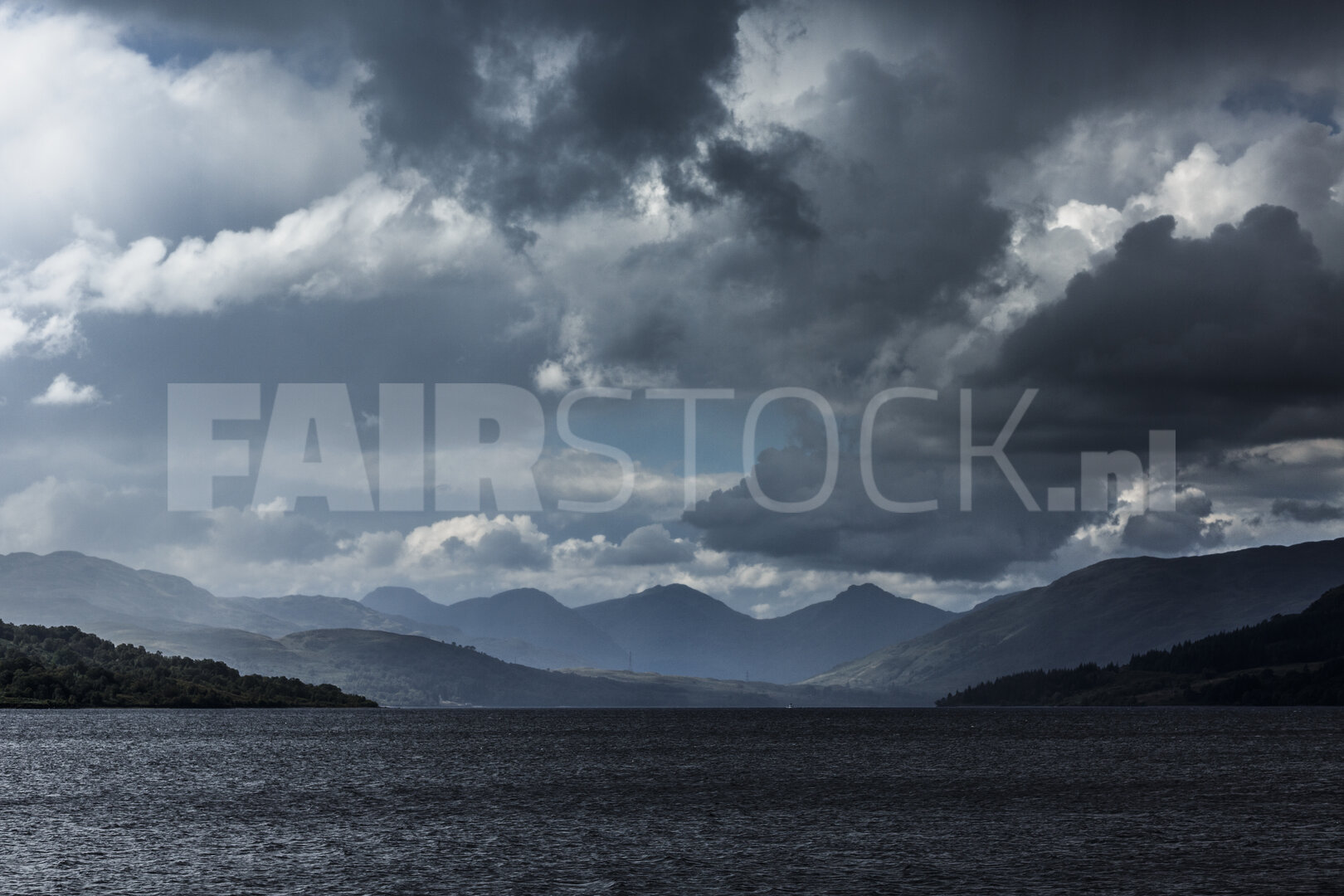 Storm boven een Schotse loch