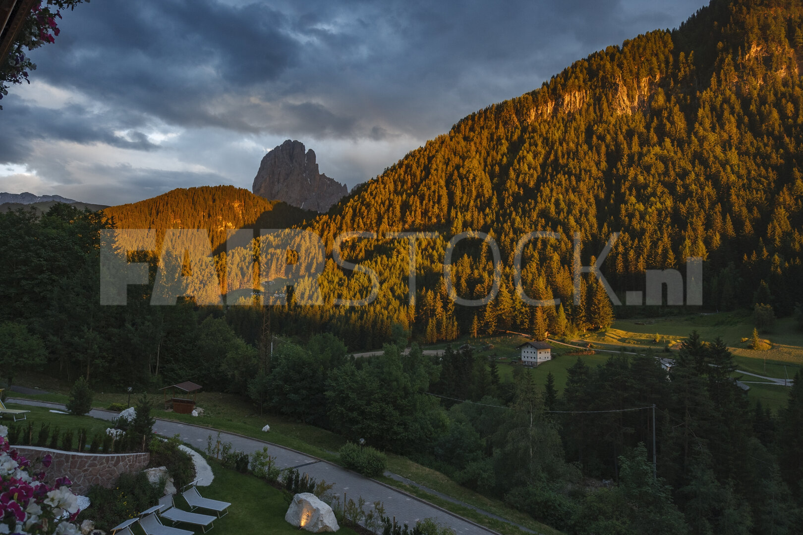 Gouden avondzon over de Dolomieten