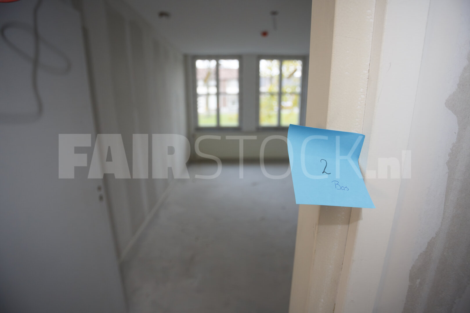 Bouwplaats met genummerde kamerdeur