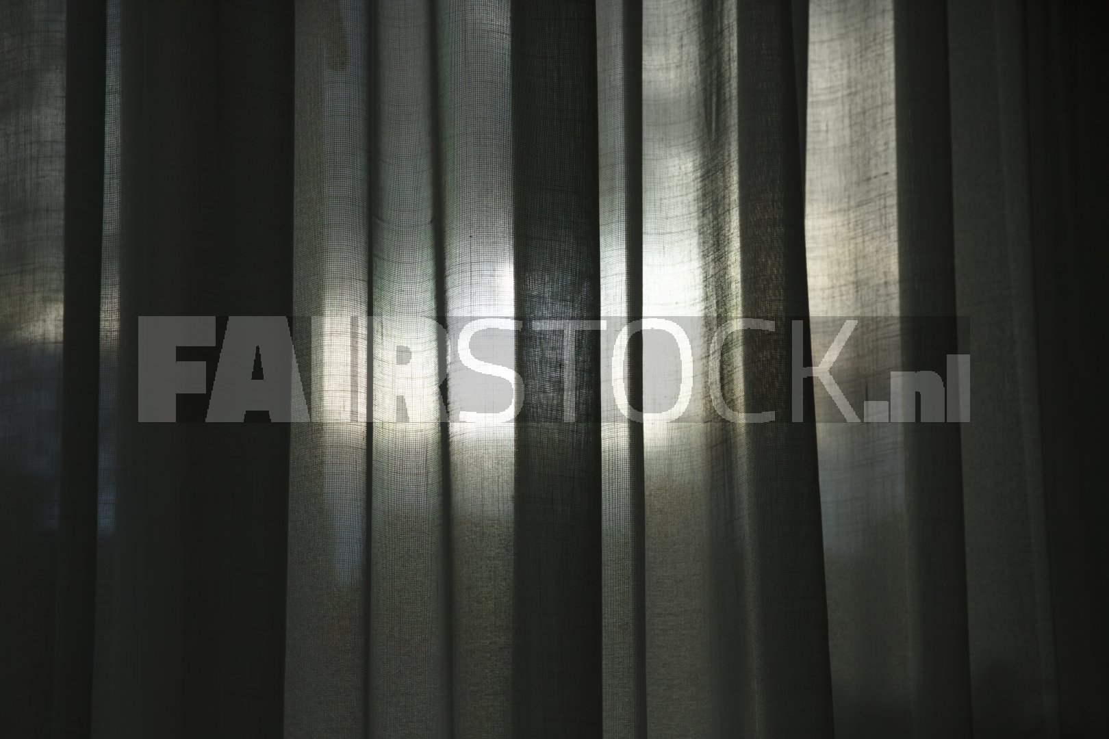 Zonlicht door gordijnen