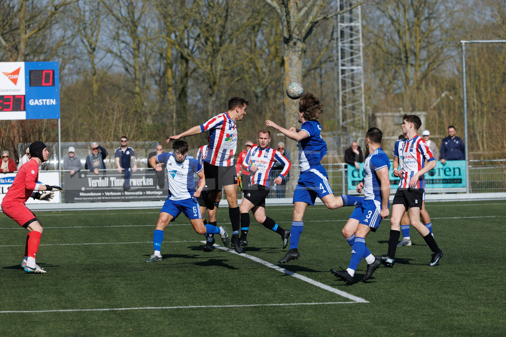 Wedstrijd in de vierde klasse tussen NVS en METO