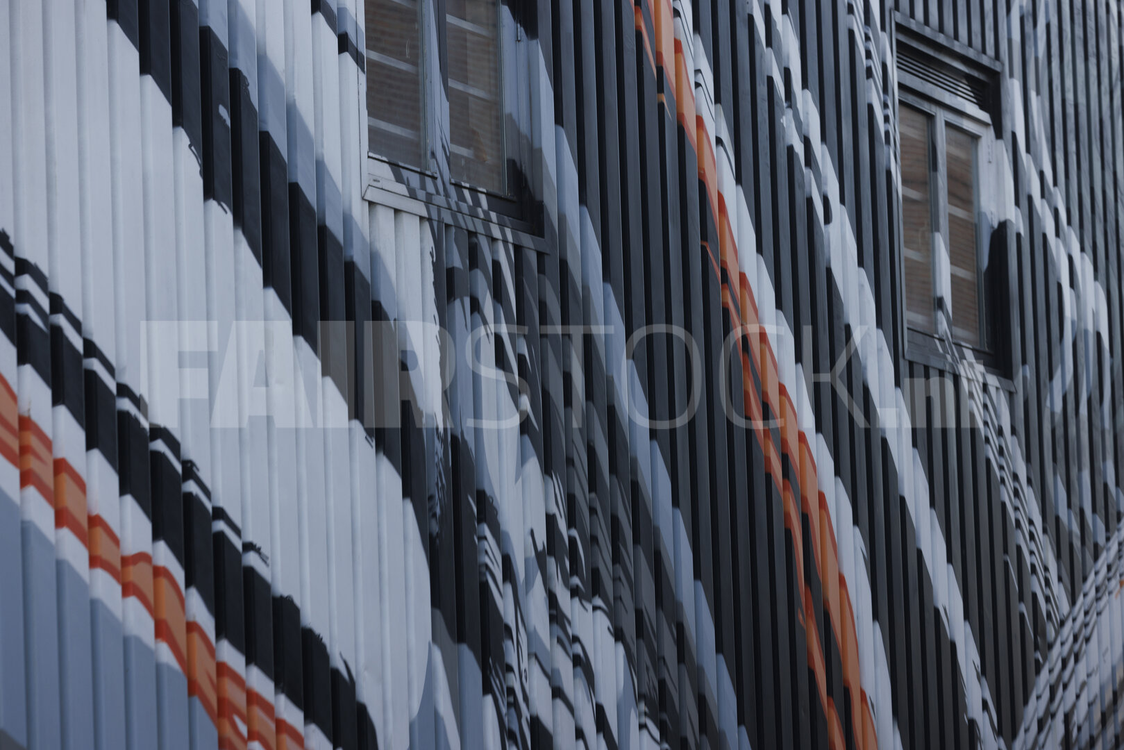 Geometrische street art in Rotterdam transformeert gevelopppervlak